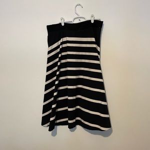 Banana Republic black & white stripe circle skirt, midi, size 10